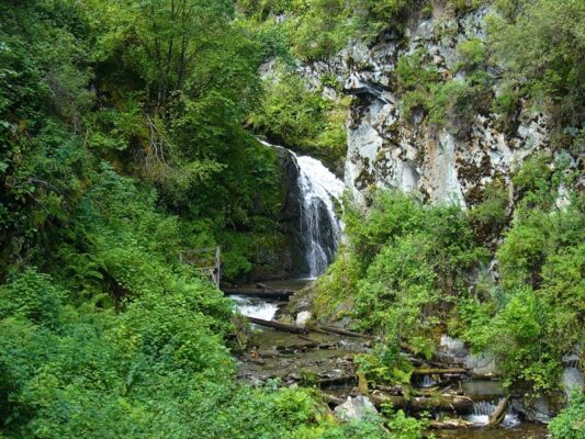 Аю-кечпес водопад (80 м)