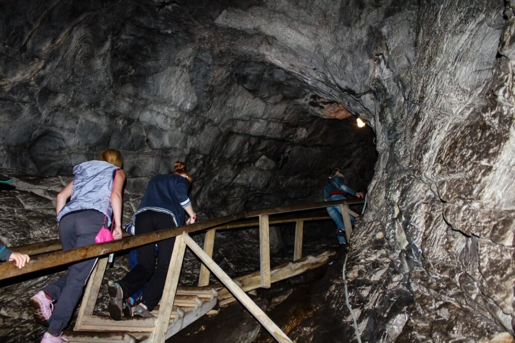 На экскурсии в Тавдинских пещерах